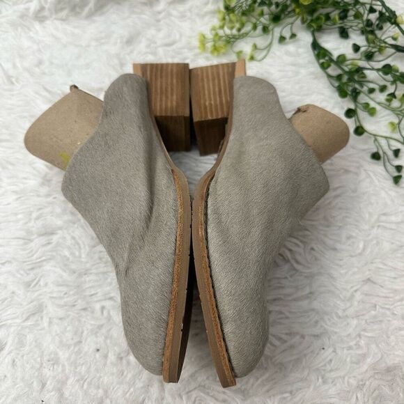 Sbicca Gray Leather Almond Toe Heeled Slip-on Mules Clogs size 8 Faux Fur - Picture 3 of 10